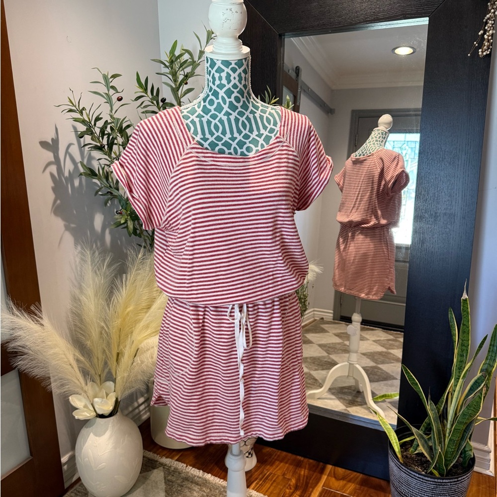 Max Studio Red and White Patterned Garment XL